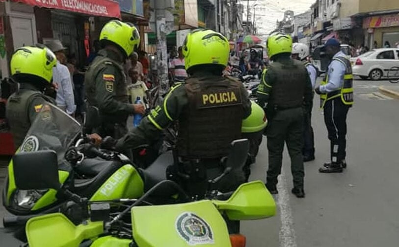 Policias Florida valle en la calle